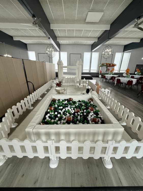 Softplay with Large Ball Pit & Small Bouncer 0