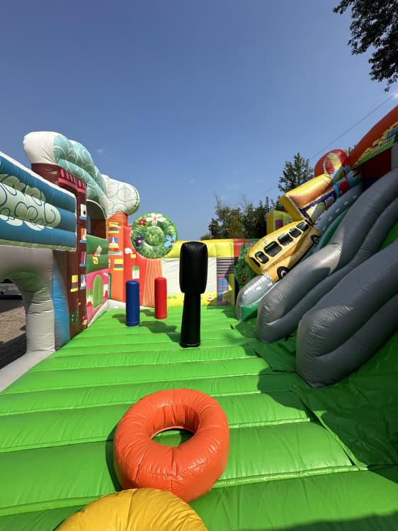 EXTREME FUN CITY Bounce House with Double Slides 1