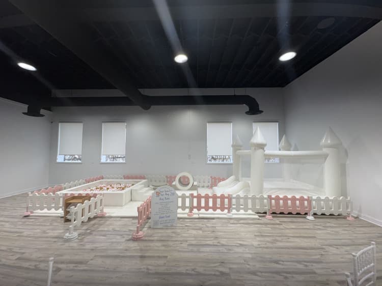 Softplay with Large Ball Pit & Small Bouncer 1